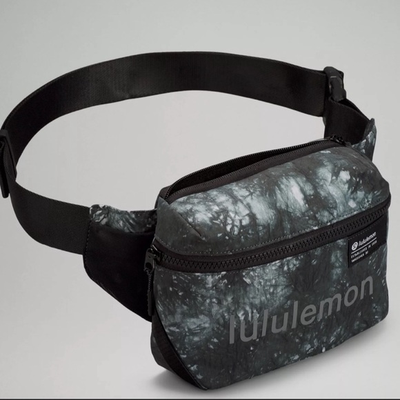 ❤️ Lululemon Clean Lines Belt Bag Lululemon Graphic Black Grey NWOT - Picture 6 of 13
